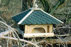 dobar Futterhaus mit grünen Bitumenschindeln inkl. Anflugstangen und 4 Futterbehältern