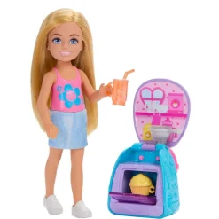 Mattel JBF46 - Barbie - Family & Friends - Club Chelsea - Puppe mit Backrucksack, 15 cm